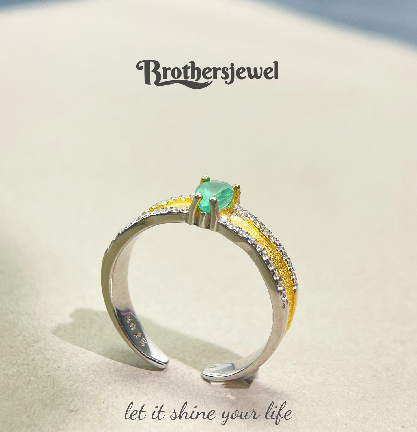 S925 Silver Natural Gorgeous Emerald Ring L0109188